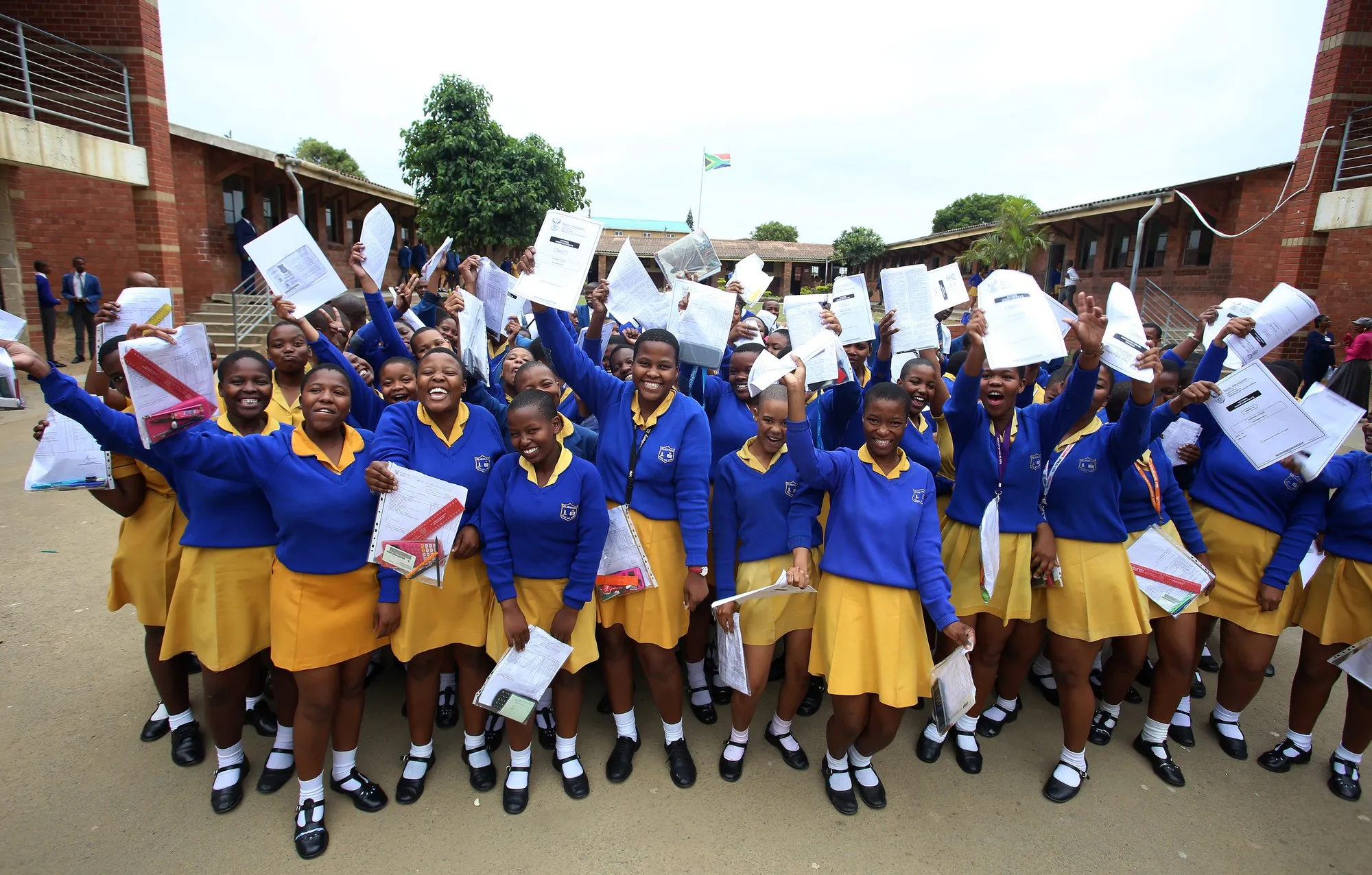 LOOK: Desperate parents camp outside top performing uMlazi school for grade eight application forms - Vimarsana News