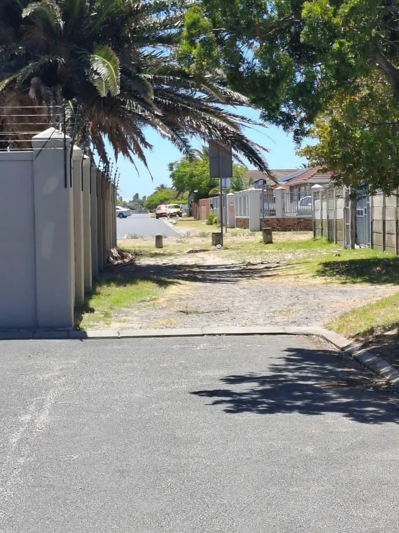Residents call for closure of crime hotspot in Grassy Park