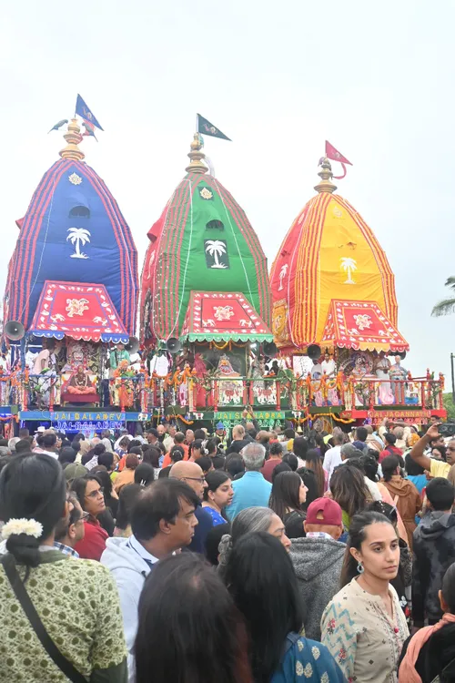 Durban Celebrates Colourful Festival of Chariots on the Beachfront
