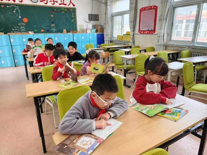 Children at Dongshaoqu Primary School read English picture books, Miyun district, Beijing. 
