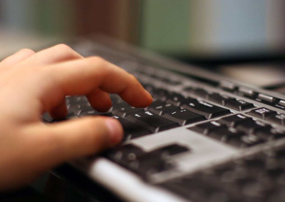 Online shopping puts traditional jobs at risk