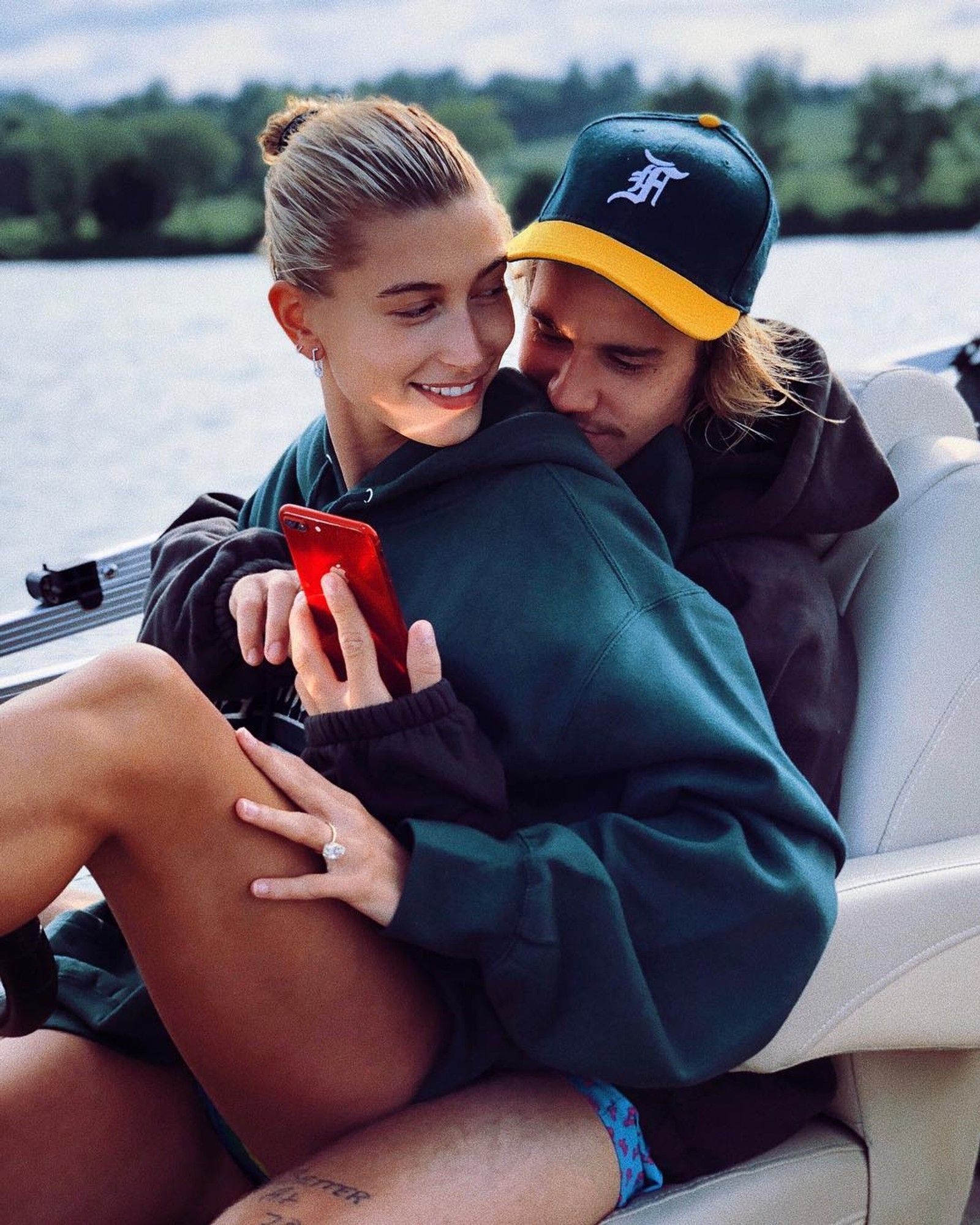 Justin Bieber thanks his wife Hailey Bieber for helping him get rid of(02)