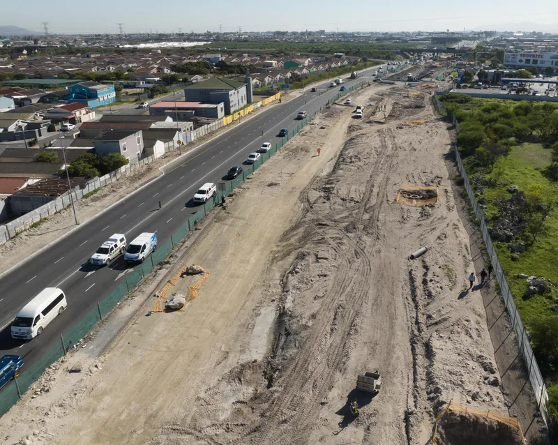 Signboards show 'Plain bus project progress