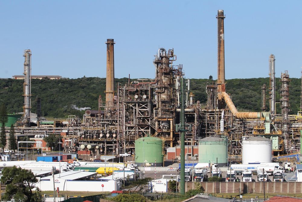 Der Rückgang der Raffinerien hätte Südafrika 76 Milliarden Rand an höheren ...