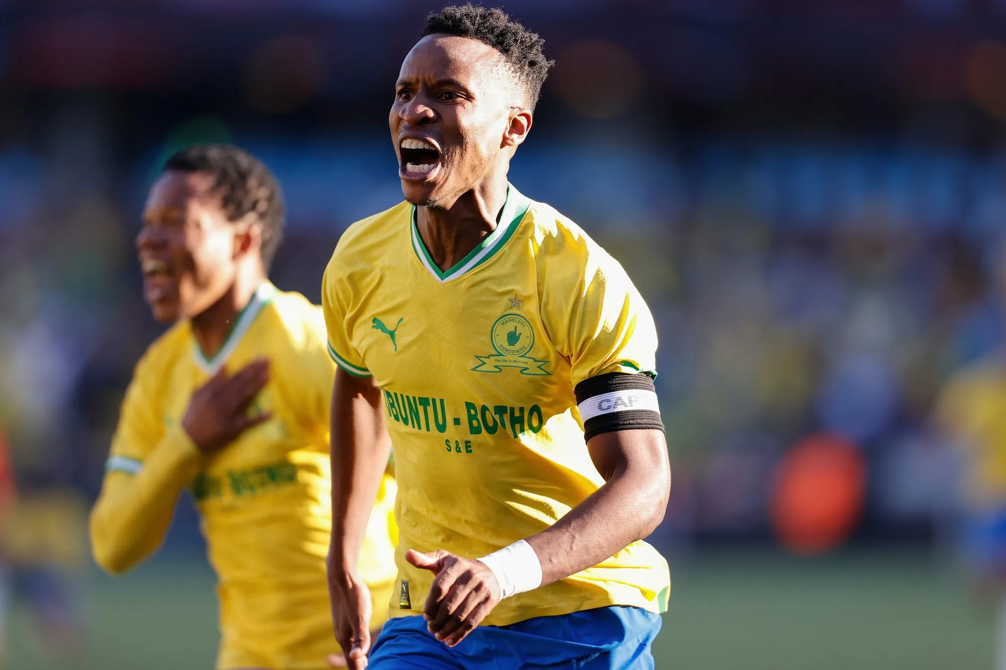 Veteran Themba Zwane could solve Kaizer Chiefs' experience crisis as  Sundowns contract talks stall