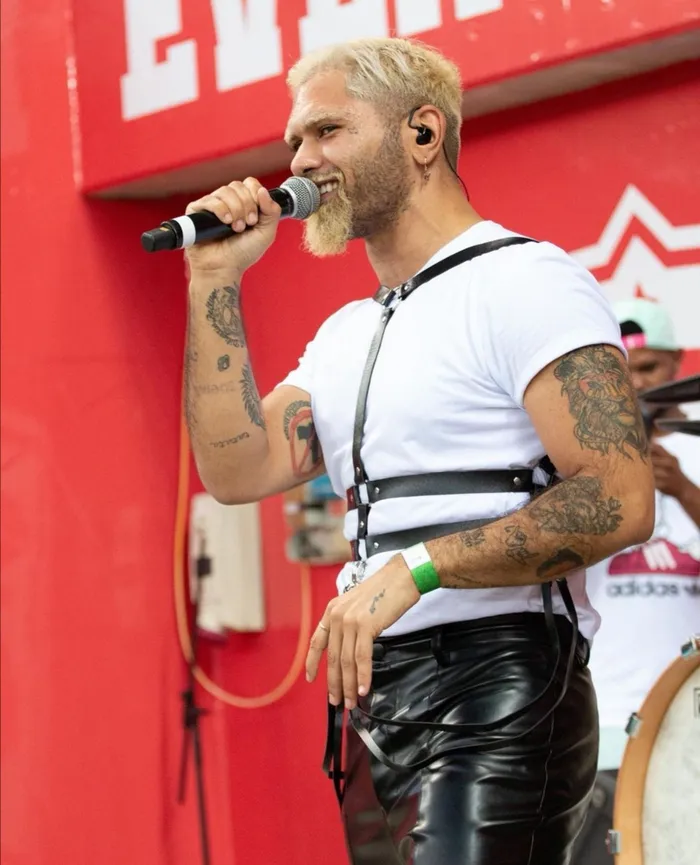 Craig Lucas Singer