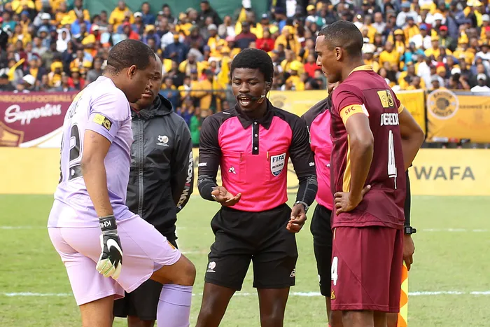 Kaizer Chiefs captain Itumeleng Khune and Stellenbosch FC captain Mogamad Rafiq De Goede call as Referee Jelly Chavani tosses the coin during their MTN8 quarterfinal match. Photo: Shaun Roy/BackpagePix