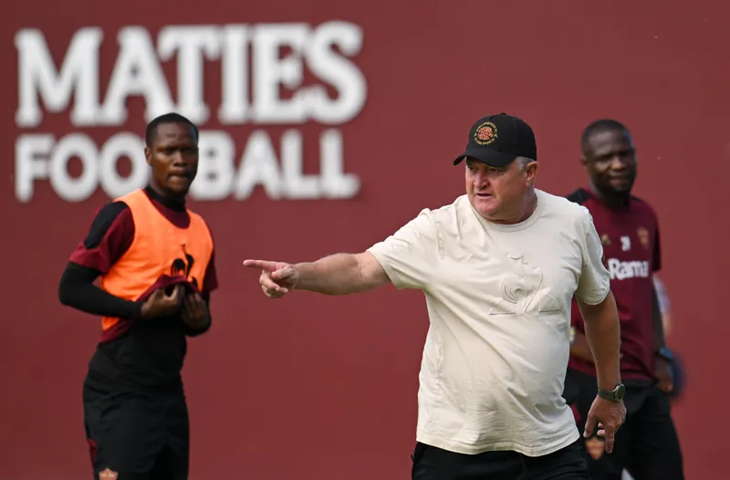 Gavin Hunt wants grieving Stellies to lift themselves for 'big occasion' against Kaizer Chiefs