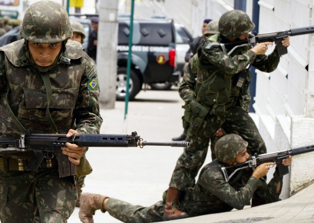 Rio cops invade slum