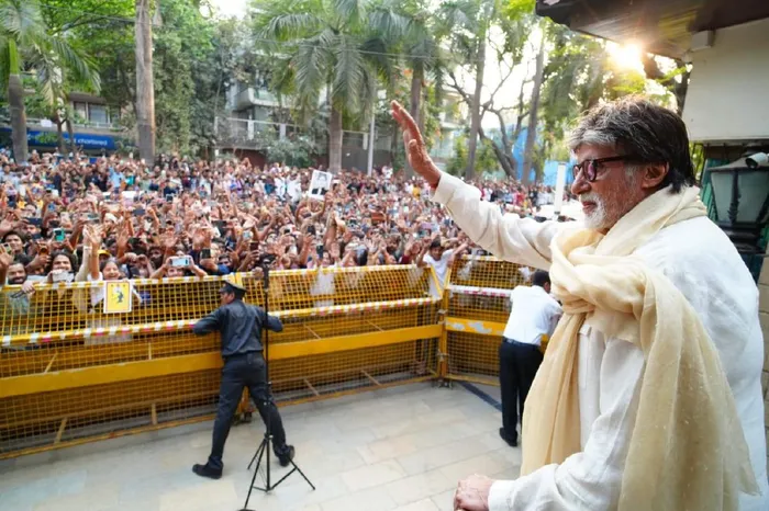 Amitabh Bachchan heard the lesson from JRD Tata and, unlike many who have heard it, he actually lived it.
For over four decades, without a single exception, Bachchan has stepped outside his Juhu home, Jalsa, every Sunday to greet the fans gathered outside. 