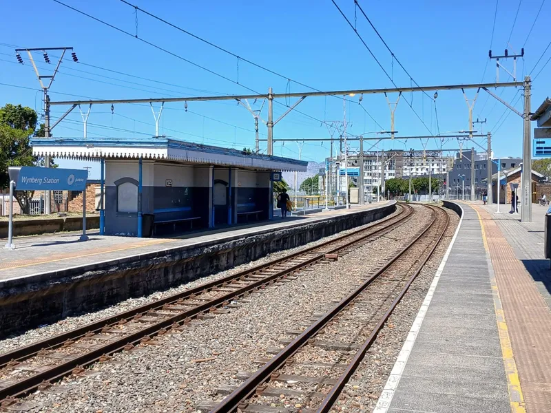 Man dies after jumping in front of train at Wynberg Station