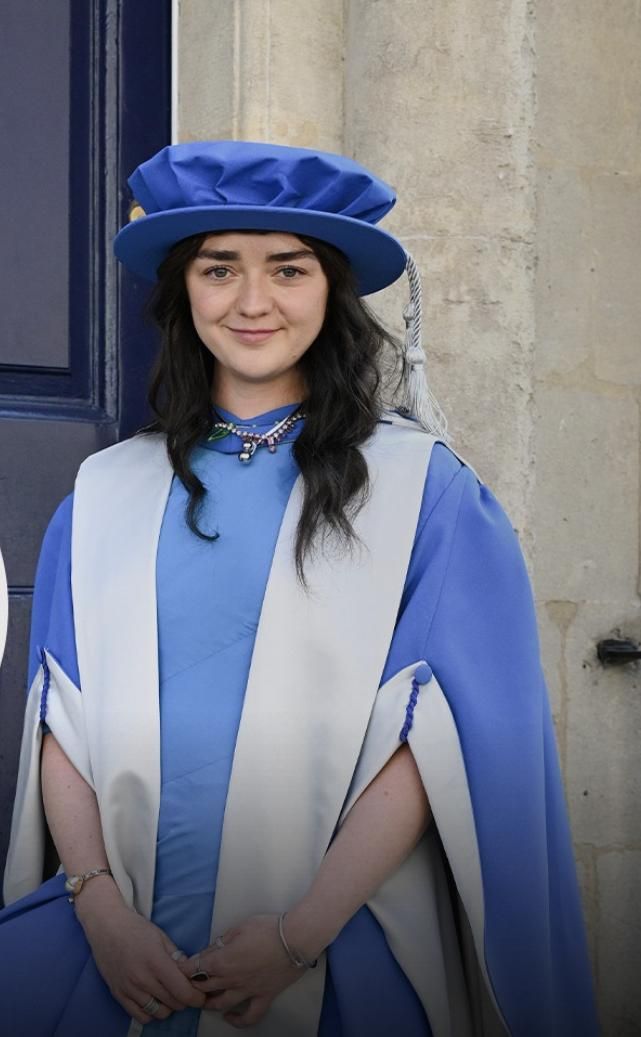 'It worked out in the end': Maisie Williams thanks her mom as she accepts honorary doctorate