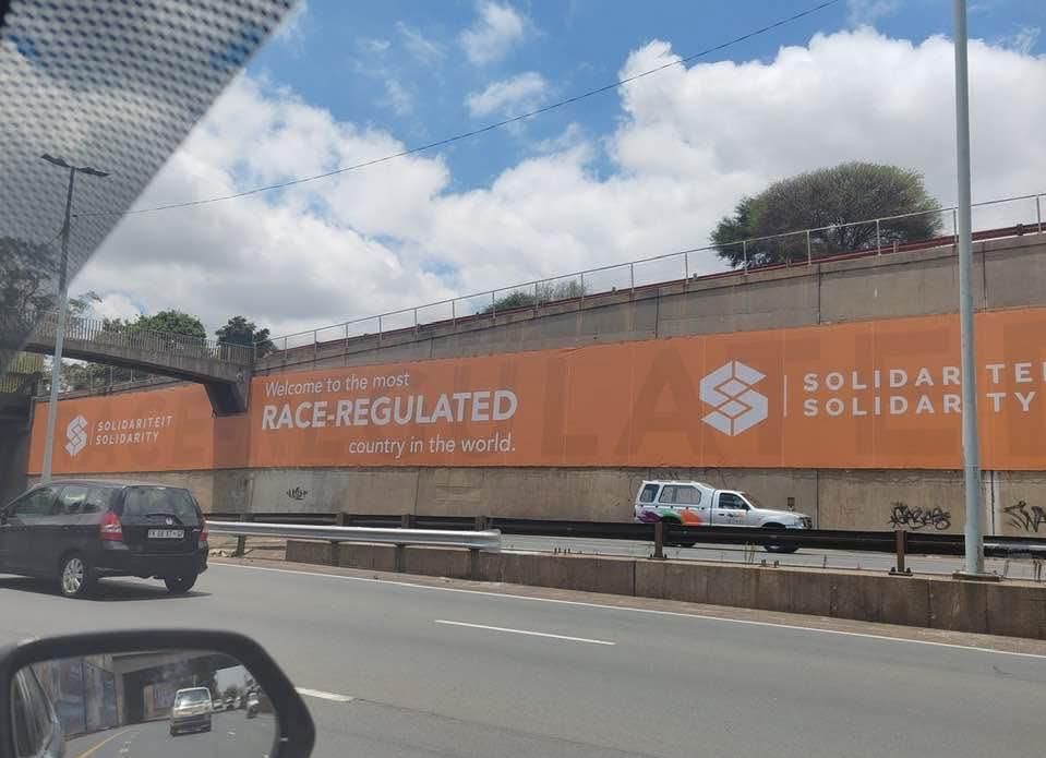 JMPD takes down Solidarity banners because the city has not approved them