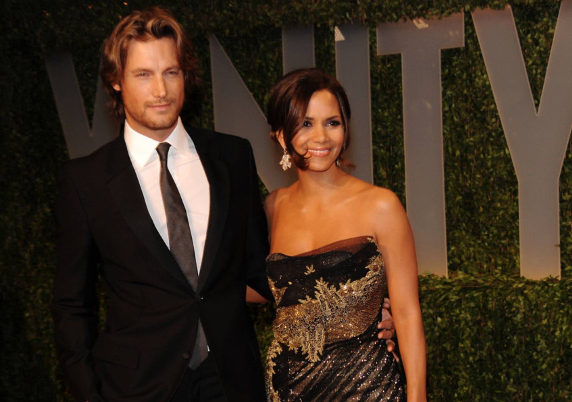 Halle, Gabriel call a truce(00)