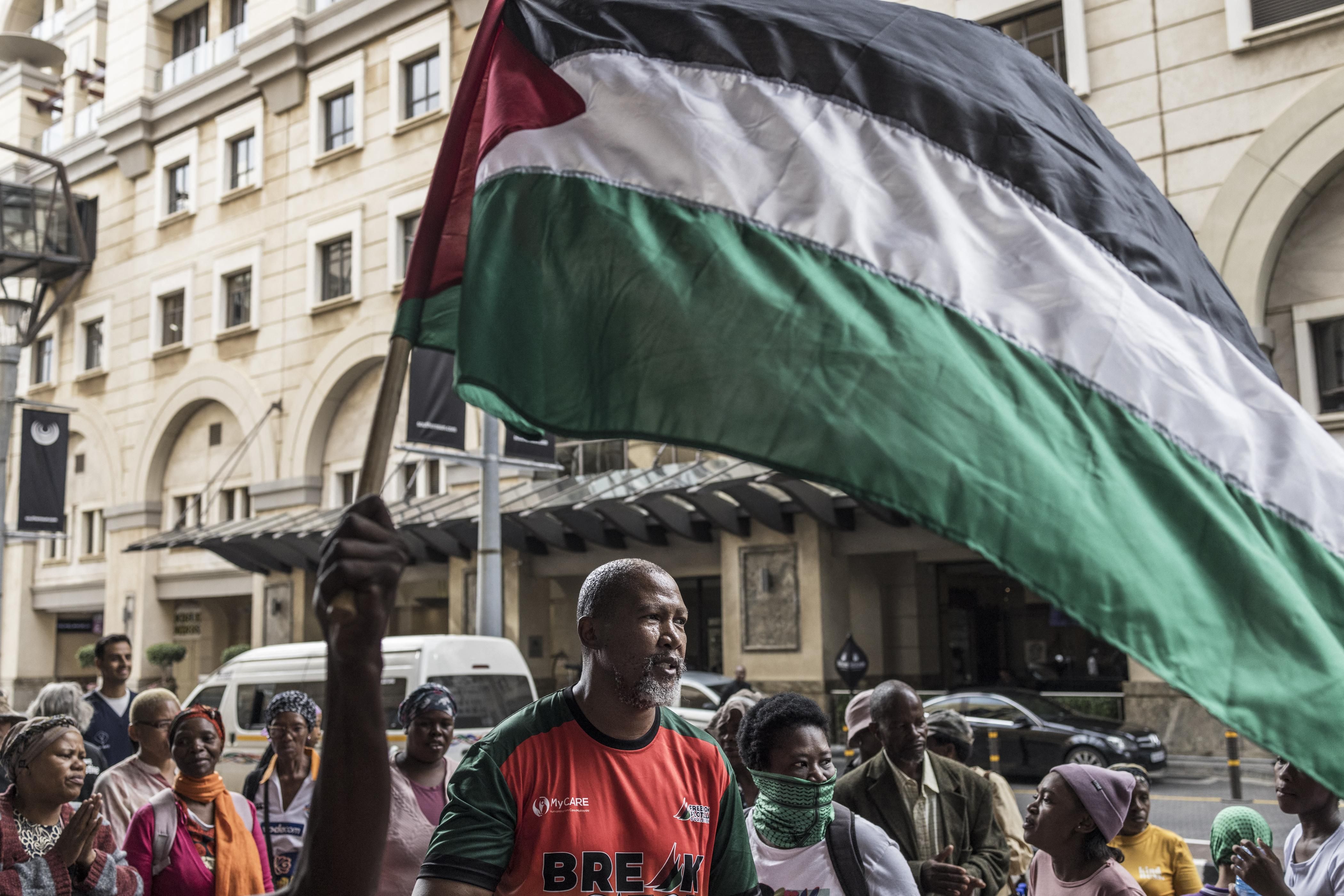 Mandela’s grandsons demands the release of their cousin Mandla detained by ...