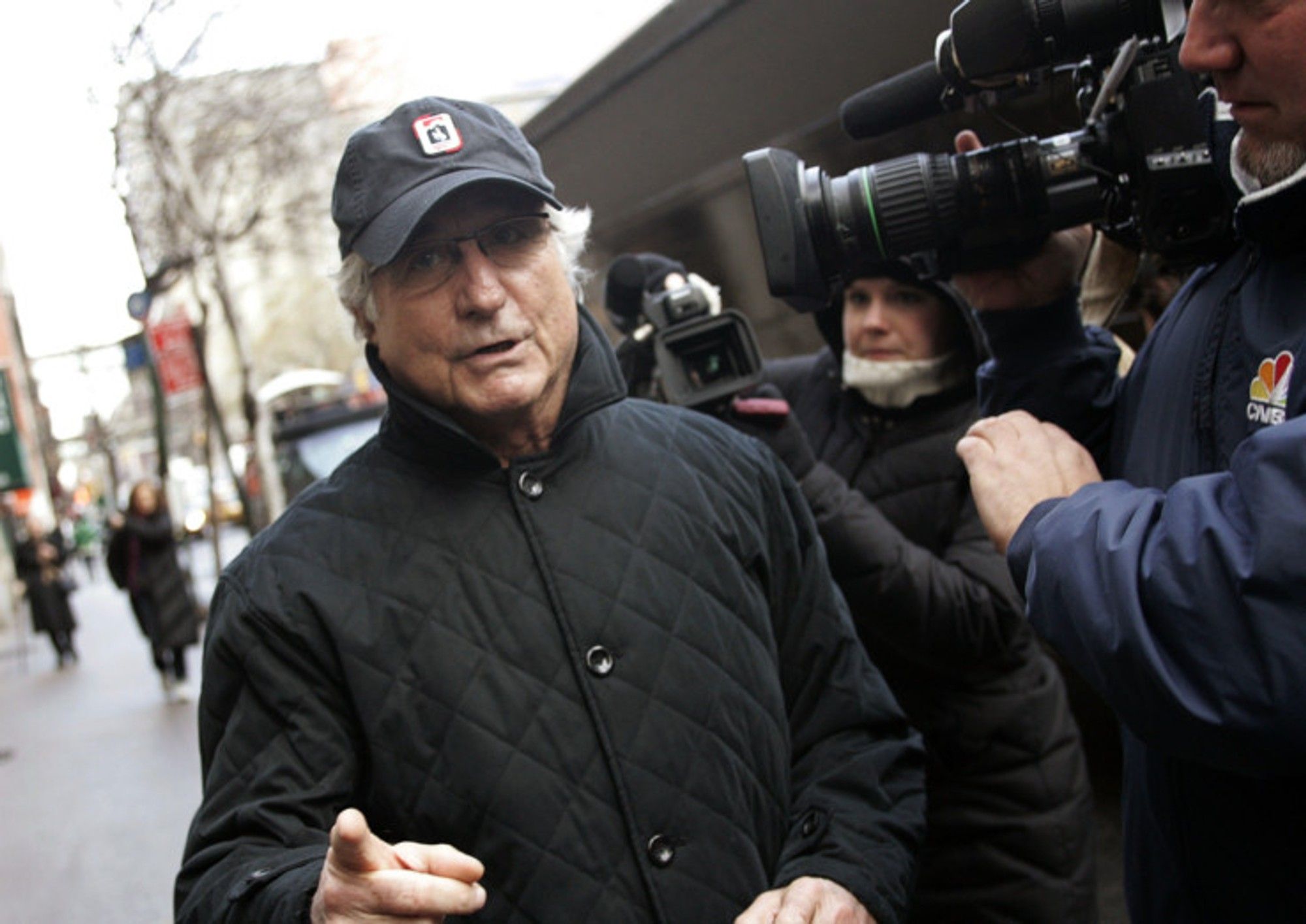 HSBC profit drops as bank takes Madoff legal hit