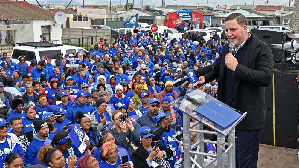 Cape Town Mayor Hill-Lewis pledges to establish Metro police detective branch in Delft