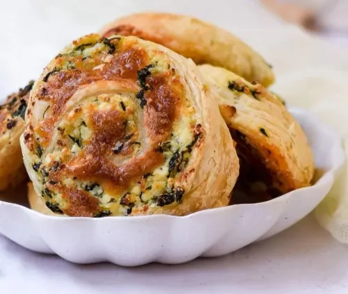 Cheesy Spinach Scrolls
