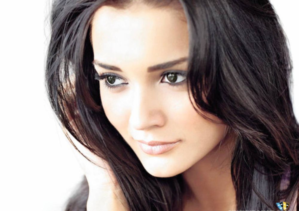 Bollywood Gossip: Amy Jackson