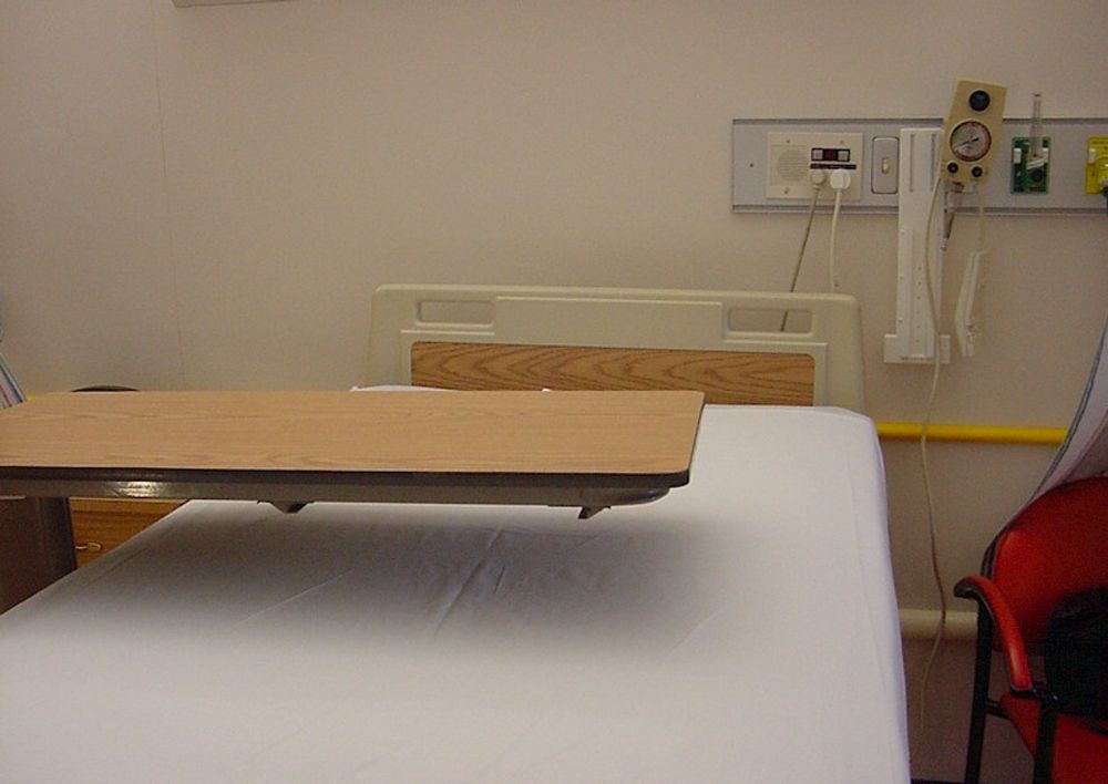 Surgeon sought over hospital shooting