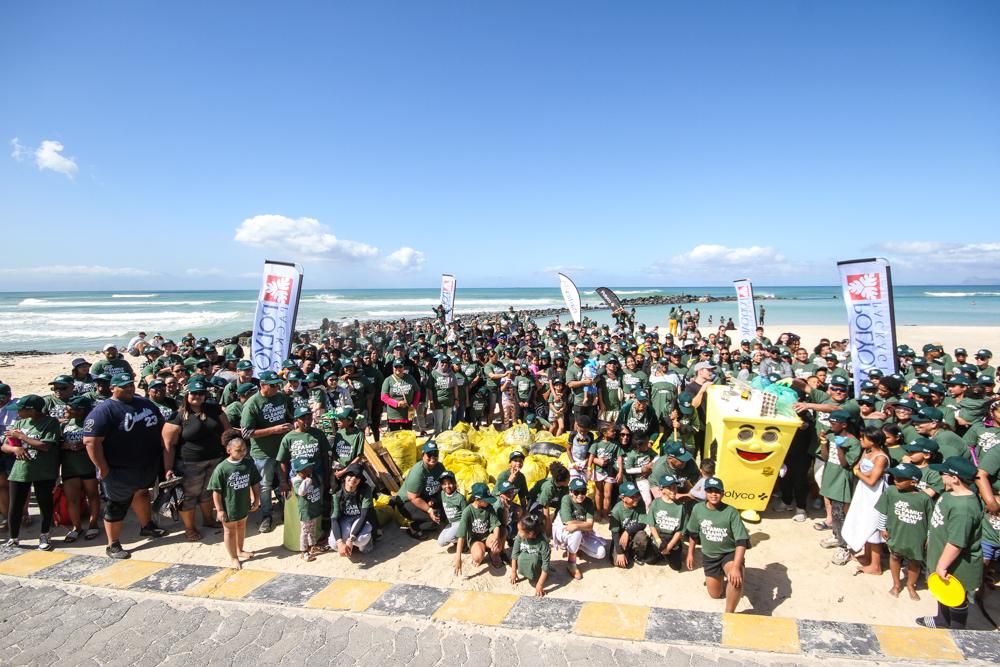 Strandfontein Beach clean-up: Polyoak Packaging leads the way