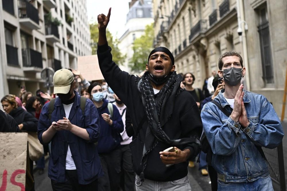 Frankreich setzt Blendgranaten aus, da die Vorwürfe der Polizeibrutalität ...