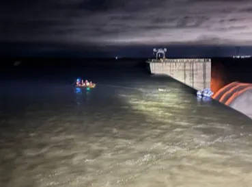 Four men saved from boat teetering on Grootdraai Dam spillway