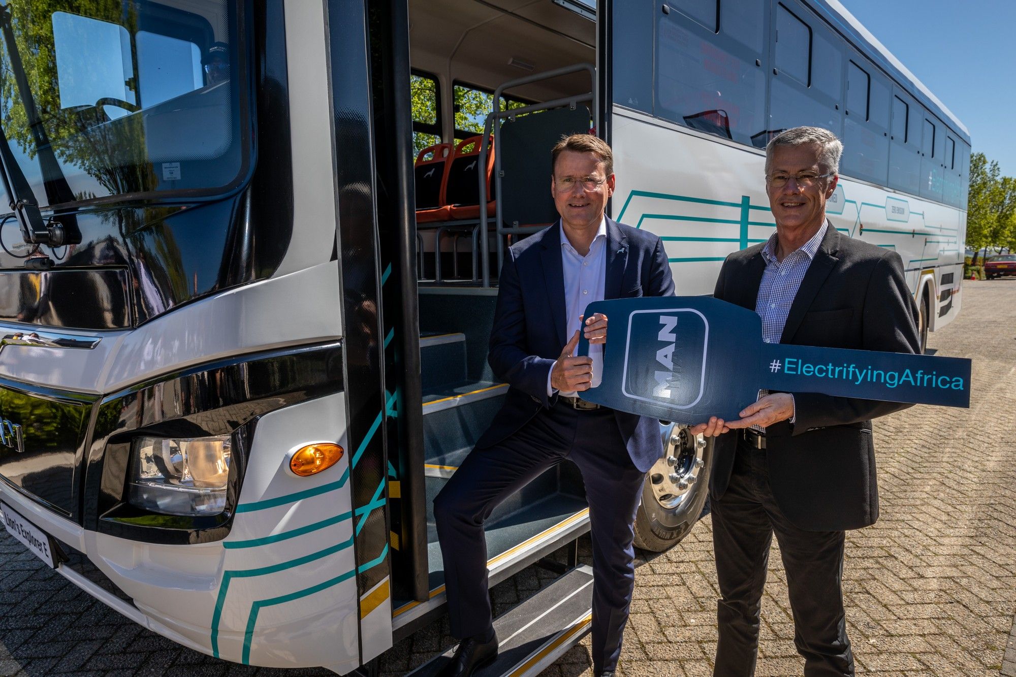MAN hands over its first electric bus prototype