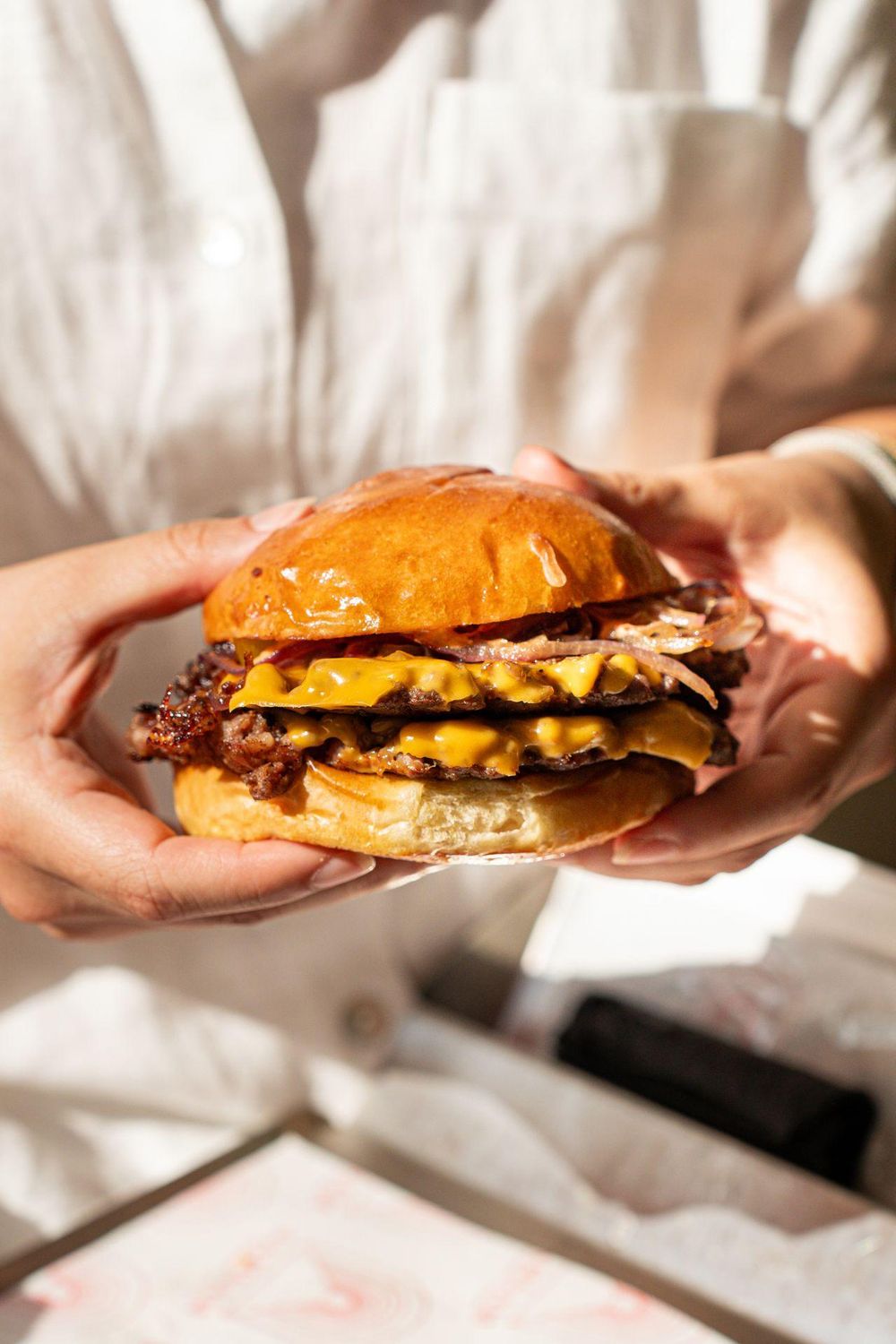 How to make a smash burger at home with a crispy crust - IOL