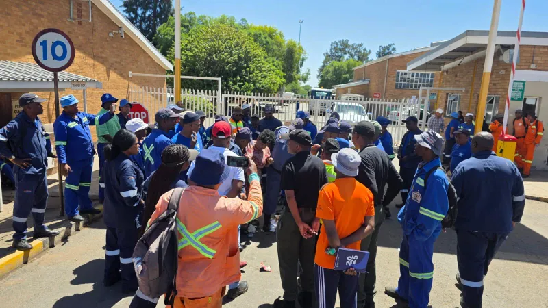 Stand-off at municipal yard as workers demand absorption