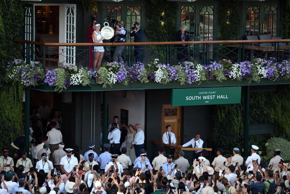 Linda Noskova visualise la gloire de Wimbledon pendant une pause aux toilettes pour réaliser un retour épique en finale