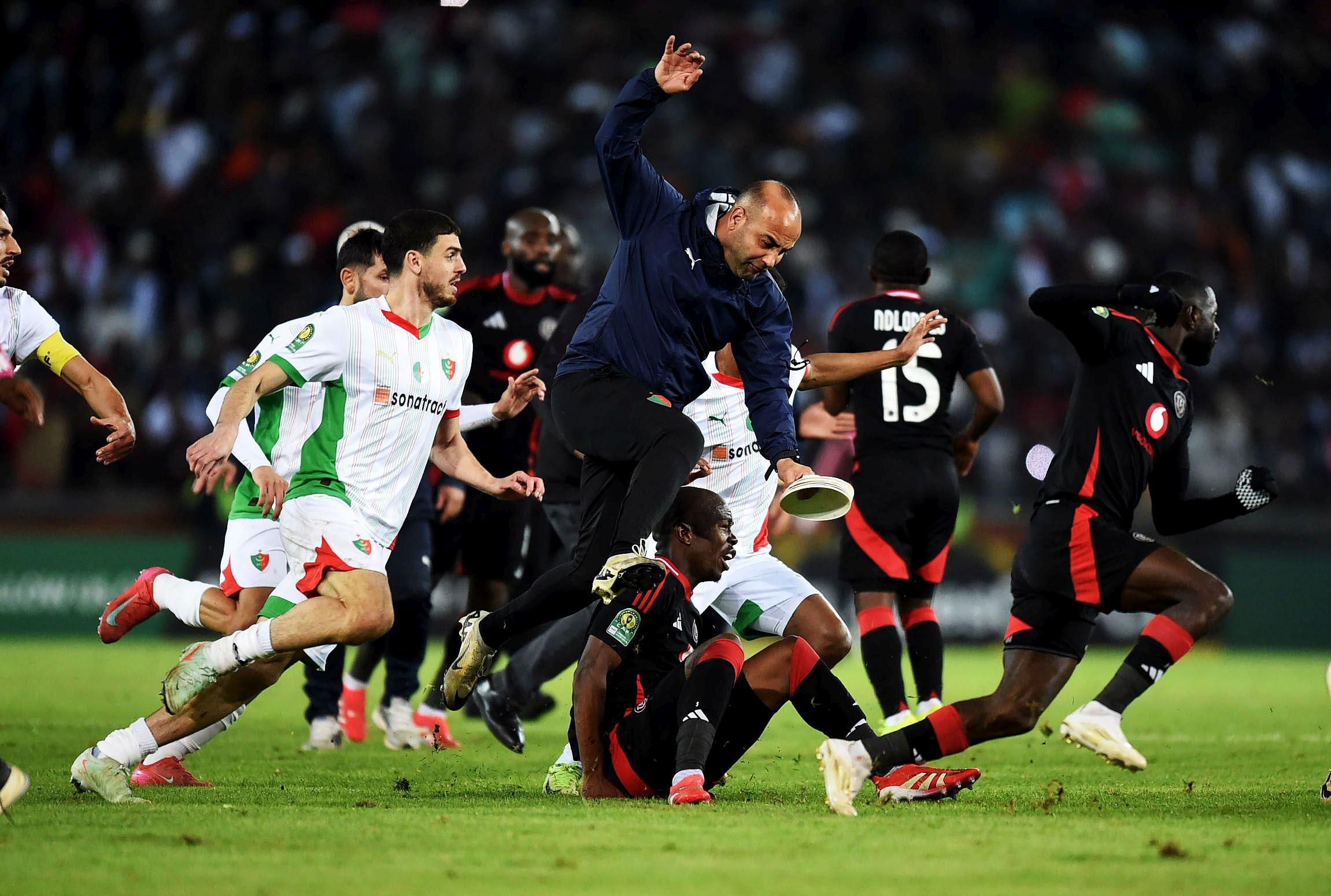 Ugly scenes at Orlando Stadium unacceptable, says Pirates coach Jose Riveiro