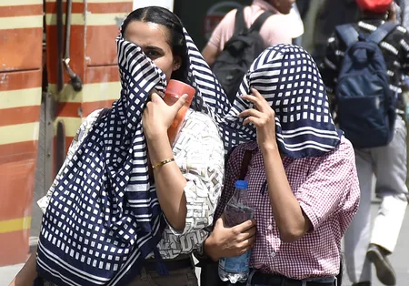 BHOPAL: Madhya Pradesh is currently experiencing a severe heatwave, with maximum temperatures exceeding 45 degrees Celsius in various regions, prompting the weather department to issue alerts across 25 districts.