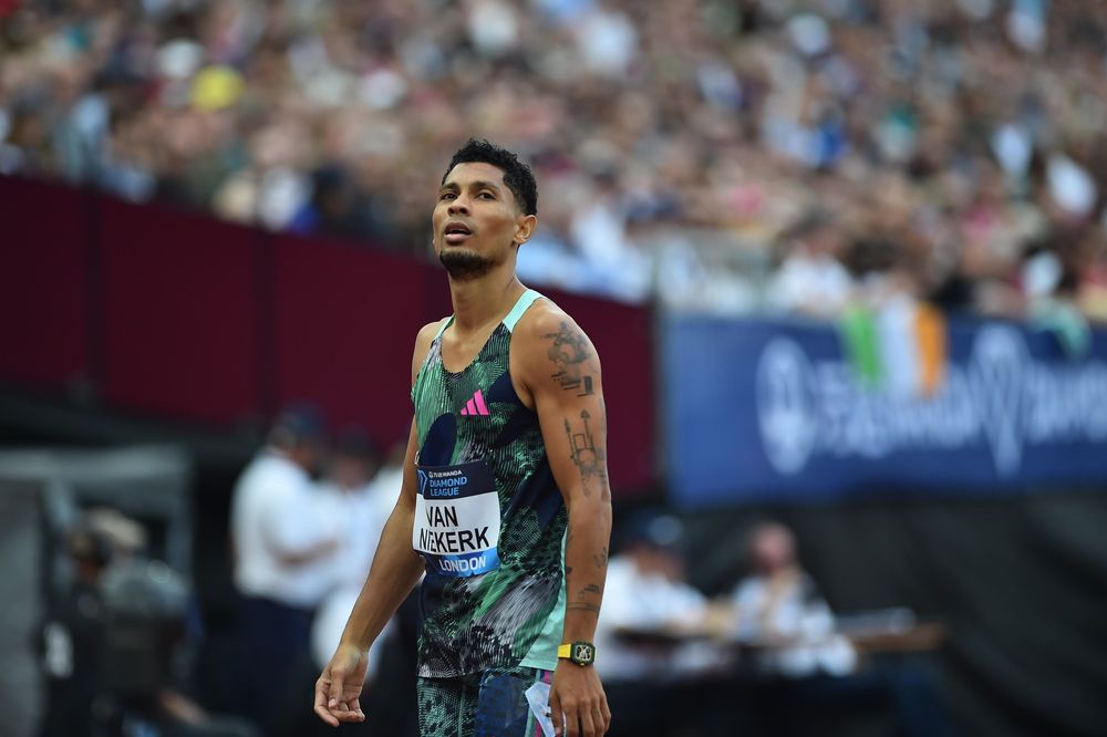 Wayde van Niekerk scrapes through to World Championship final
