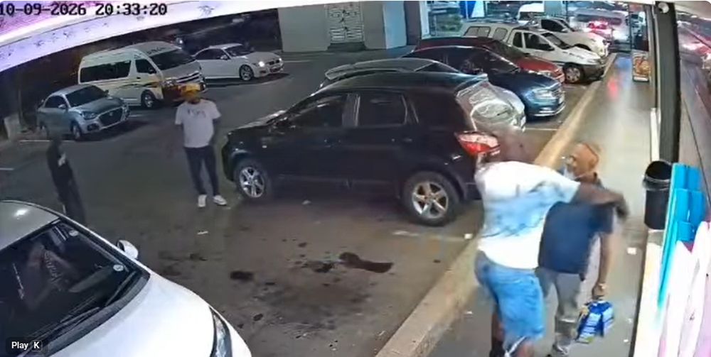 WATCH: Man robbed of cellphone in alleged ‘hugging’ theft at Durban shopping complex - IOL