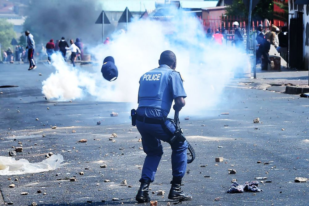 Standoff escalates as Coronationville residents protest against water ...