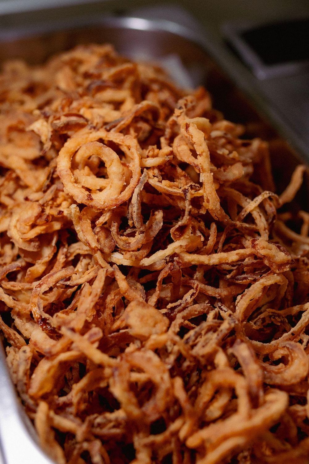 How to make Spur-style onion rings that are thin, crispy, and crunchy