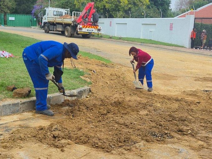 Johannesburg fixes pothole after Zille swim sparks action