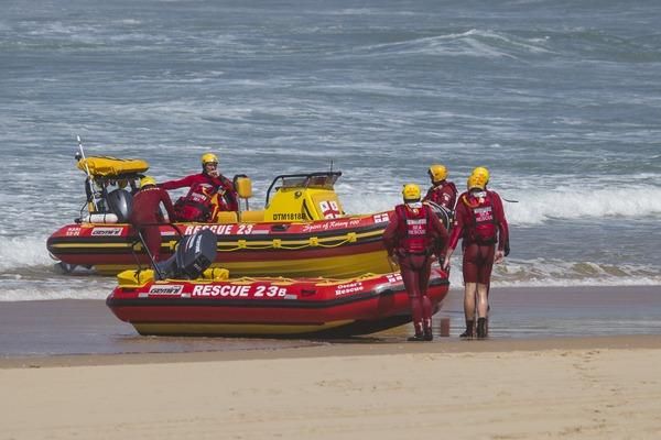Rescue teams search for missing teenager in Fish Hoek rip currents