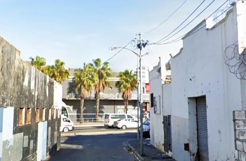 Cops launch urgent investigation into Bromwell Street shooting