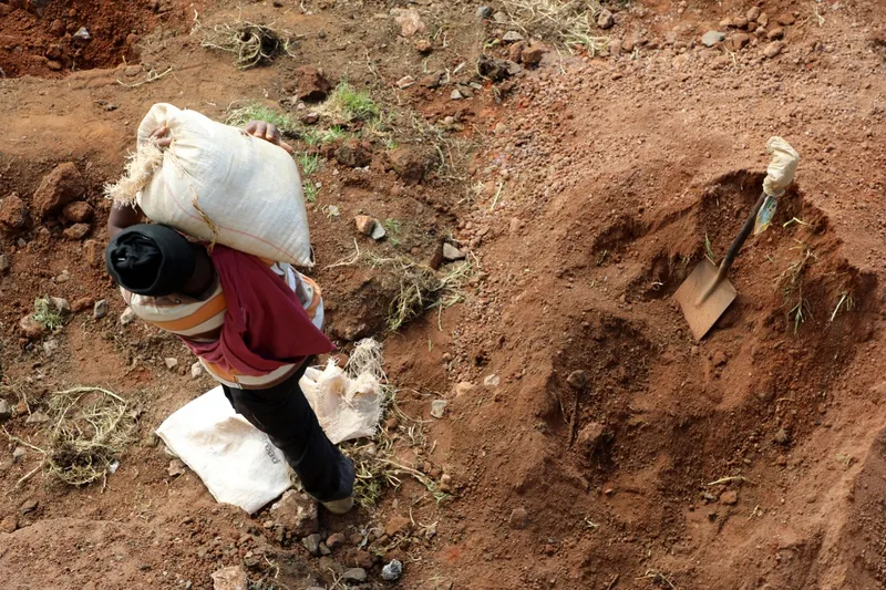 Police presence fails to thwart Ekurhuleni's 'gold' rush