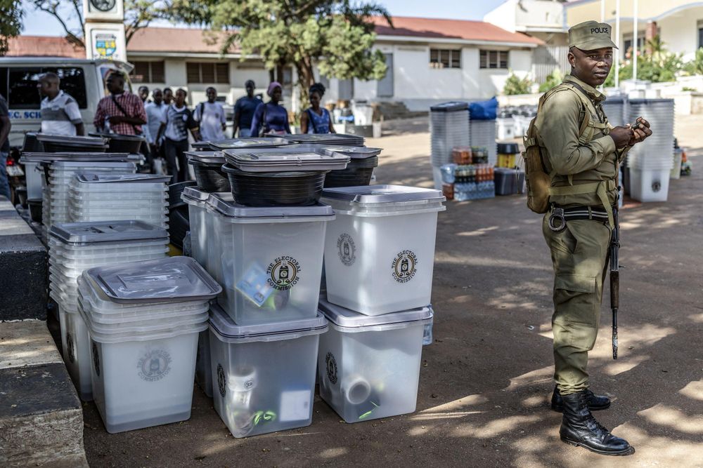 Uganda's tense elections: Internet blackout and police crackdown raise concerns