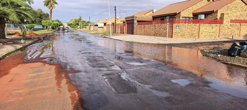 Kimberley residents frustrated as Sol Plaatje Municipality struggles with burst pipes and service delivery