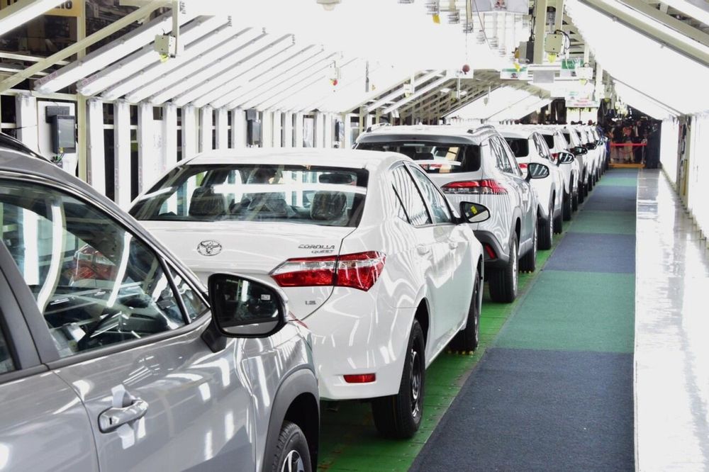 Rising fuel prices and inflation risks threaten momentum in SA vehicle market