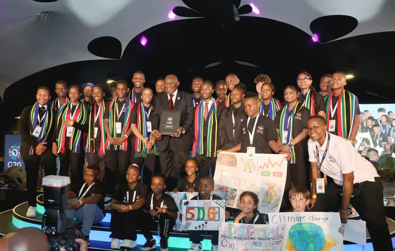 URamaphosa uthi ngeke avume uMzantsi Afrika uqweqwediswe yiMelika