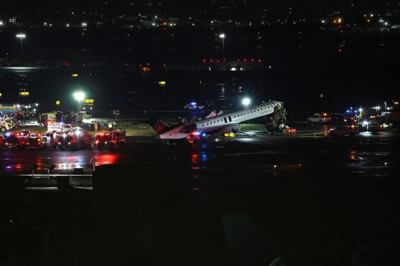 Pilot, co-pilot killed in runway collision at New York's LaGuardia airport