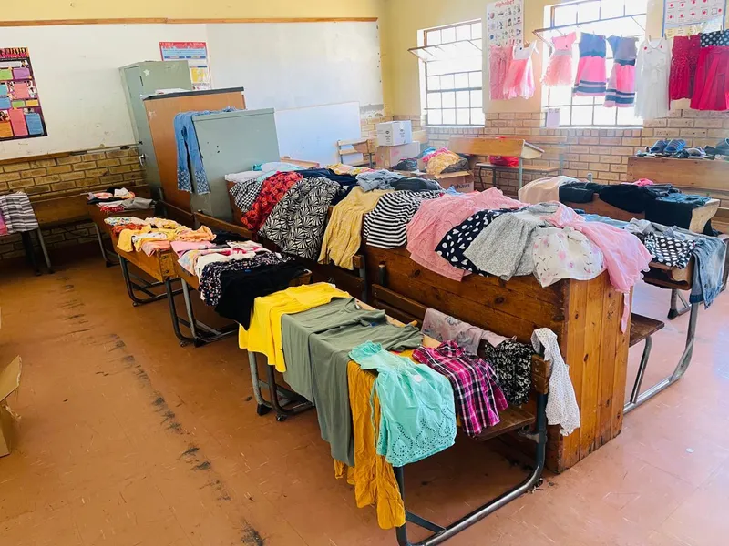 Christmas magic rolls into Vioolsdrift as SAPS ‘Mall on Wheels’ brings joy to schoolchildren