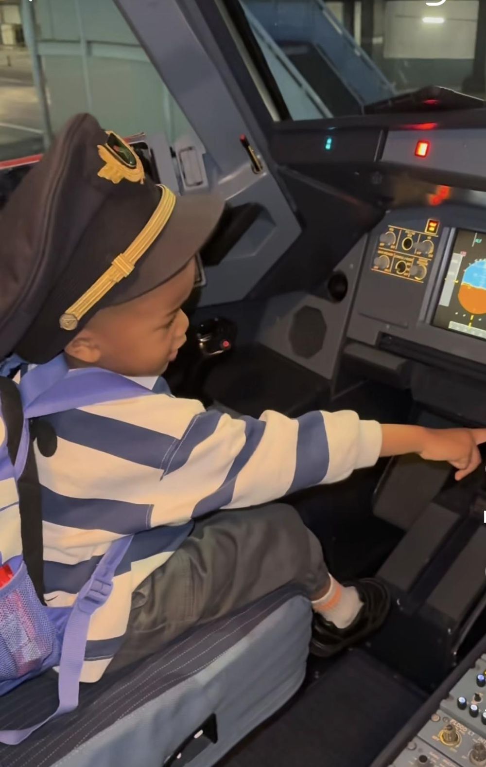 WATCH: Little boy's unforgettable cockpit tour with a pilot goes viral