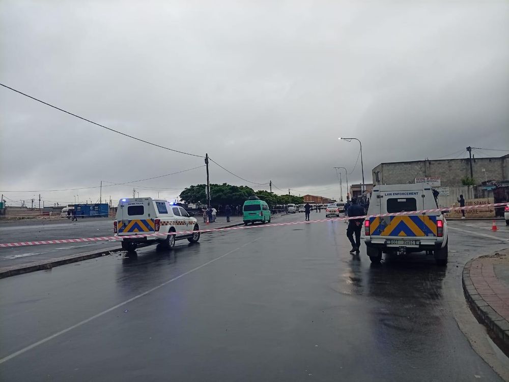 Two killed and one wounded in suspected taxi-related shooting at Delft rank