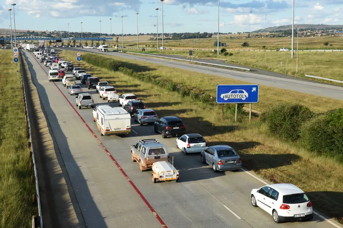 Easter holiday makers returning to Johannesburg from their holidays in Grasmere toll gate plaza N1 South. Picture: Itumeleng English African News Agency (ANA).